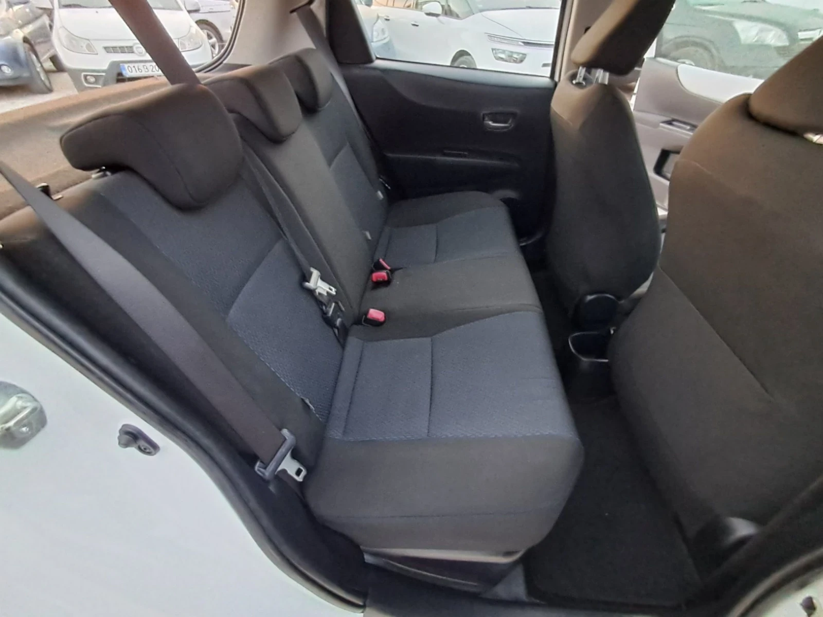 Toyota Yaris 1.5 HYBRID, снимка 12 - Автомобили и джипове - 53995272