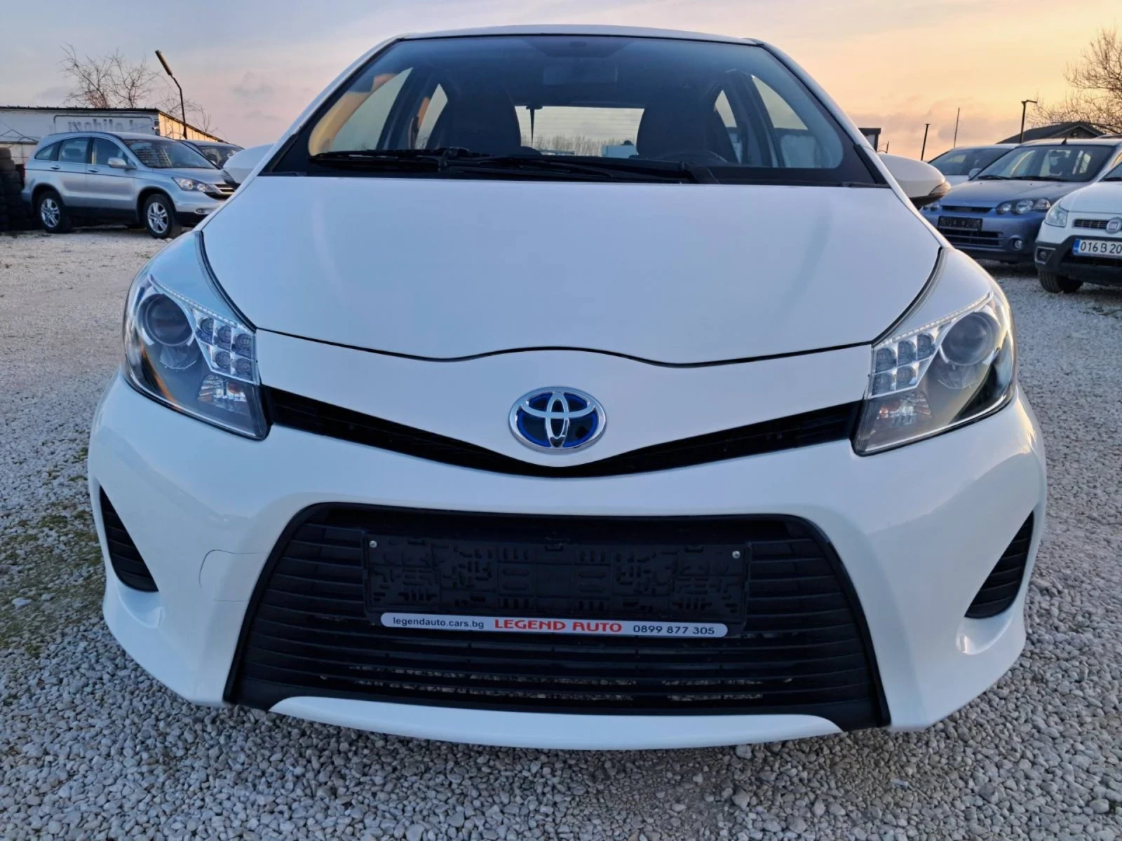 Toyota Yaris 1.5 HYBRID, снимка 2 - Автомобили и джипове - 53995272