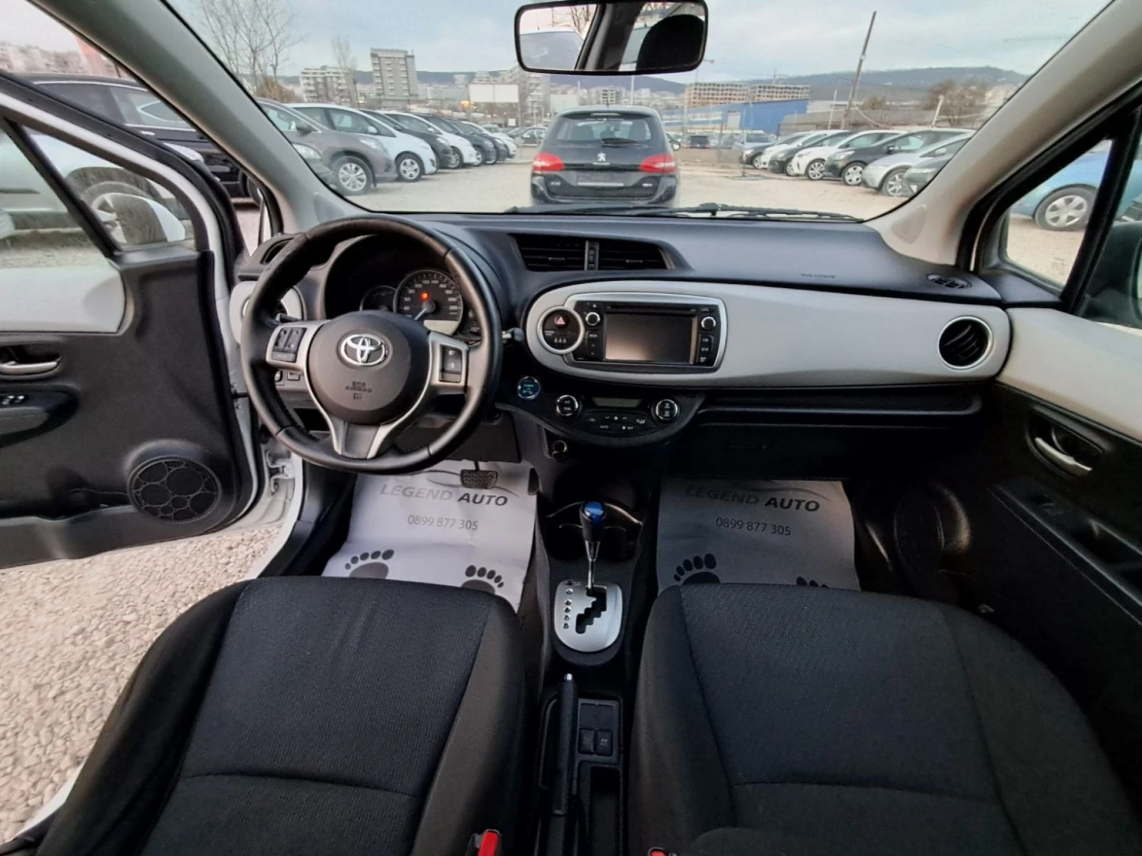 Toyota Yaris 1.5 HYBRID, снимка 11 - Автомобили и джипове - 53995272