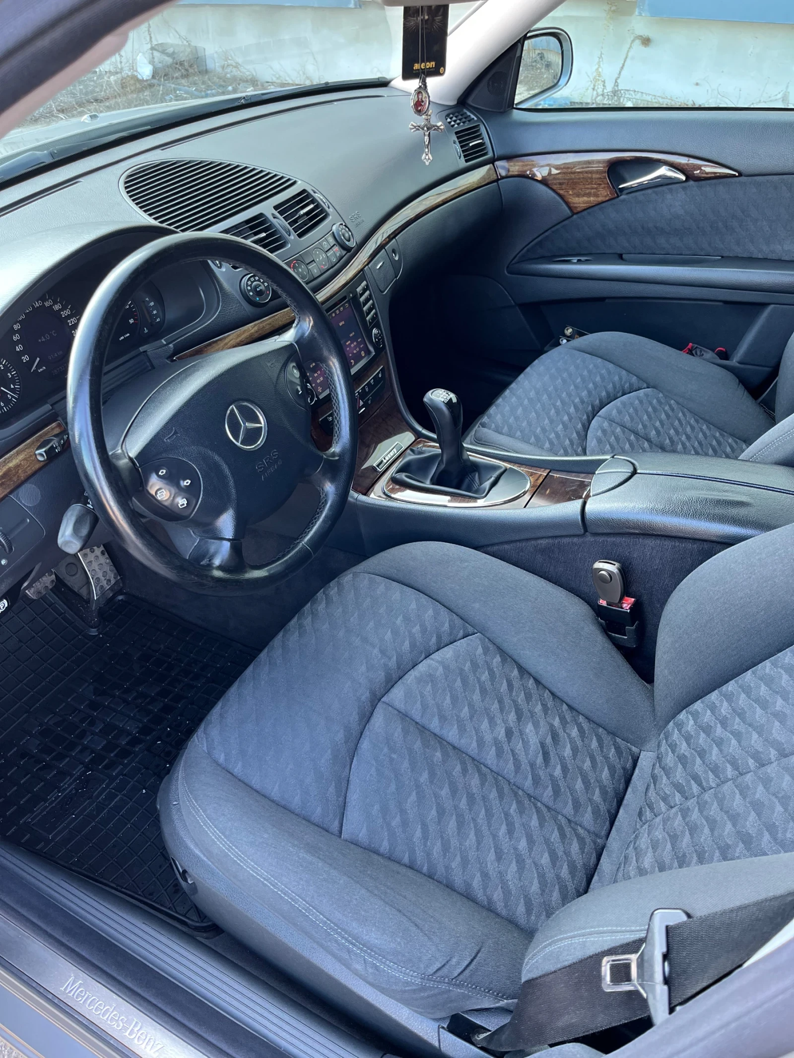 Mercedes-Benz E 220 W211, снимка 10 - Автомобили и джипове - 54717349