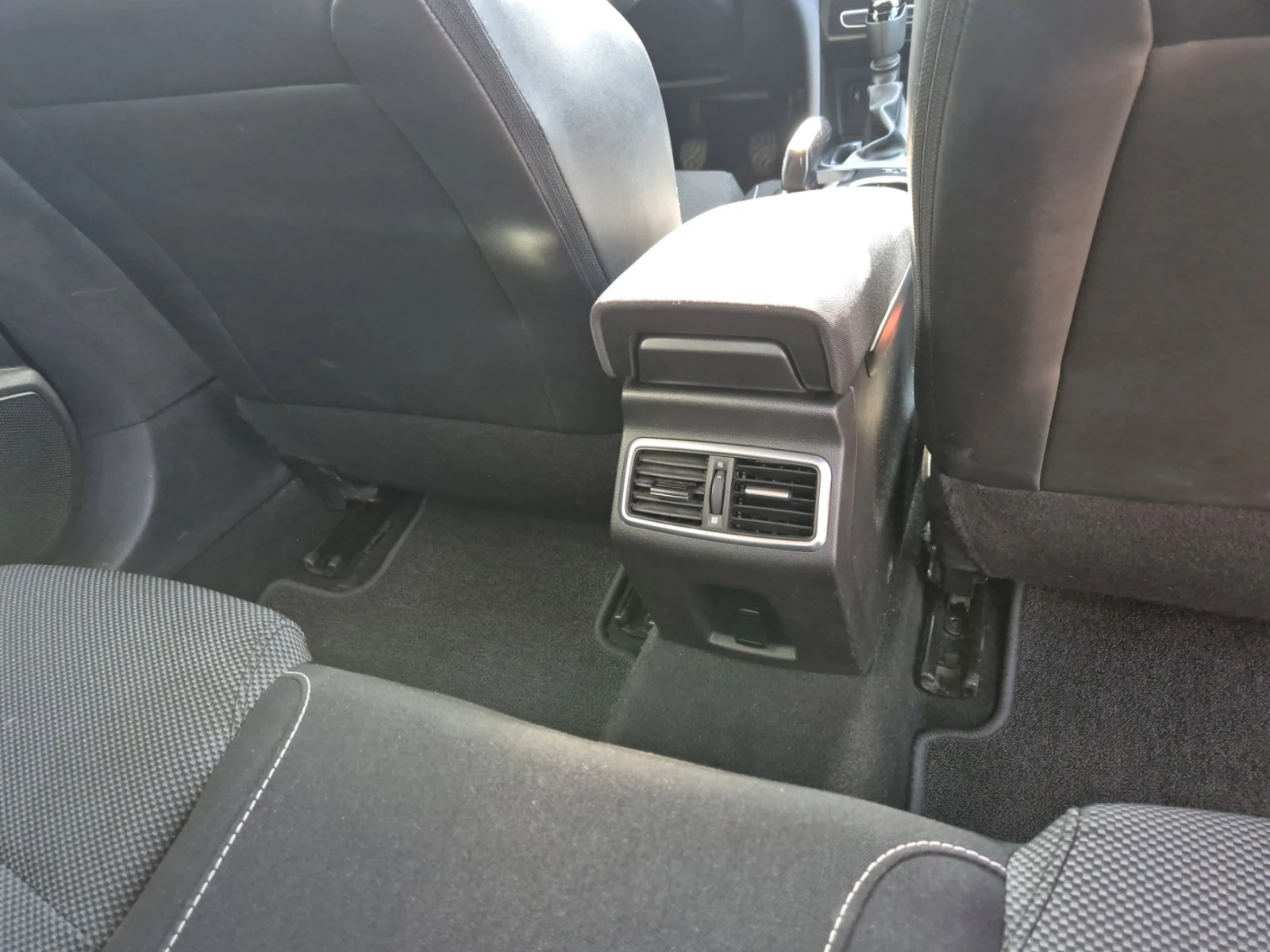 Renault Megane 1.5 tdi Sedan MT, снимка 9 - Автомобили и джипове - 54765969