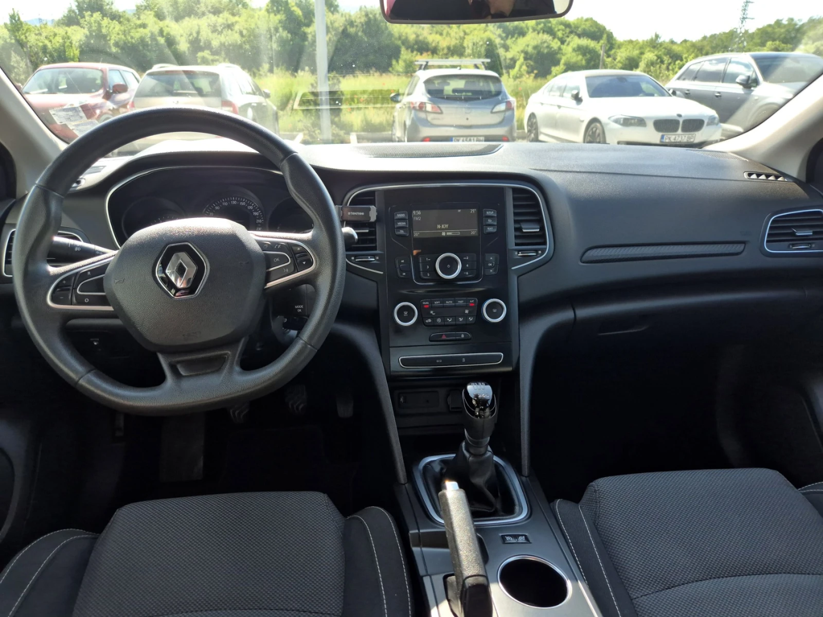 Renault Megane 1.5 tdi Sedan MT, снимка 15 - Автомобили и джипове - 54765969