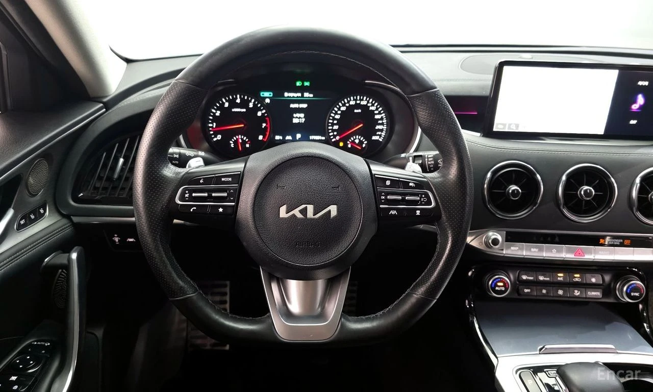 Kia Stinger 2.5* ПОДГРЕВ* ОБДУХВАНЕ* ХЕДЪП* LANE* ASSIST* , снимка 8 - Автомобили и джипове - 54864200