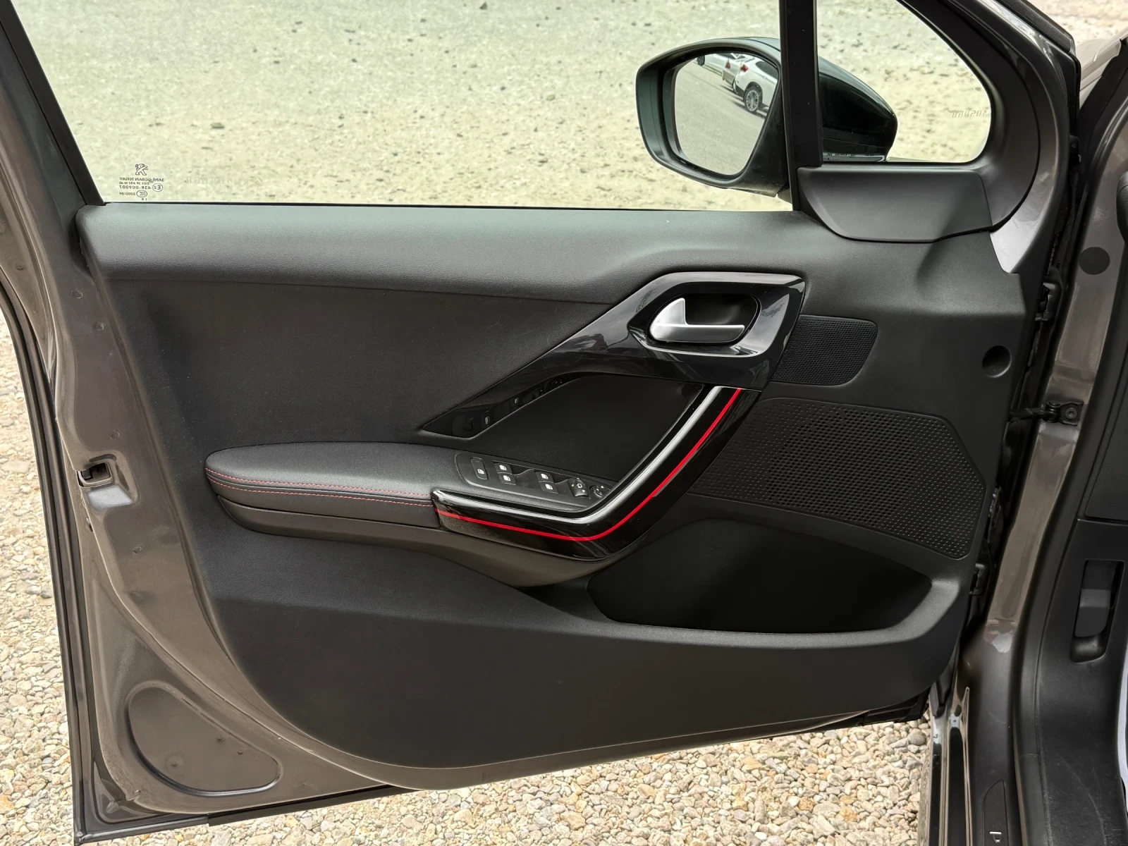 Peugeot 208 GT-LINE AVTOMAT TURBO, снимка 9 - Автомобили и джипове - 54869918