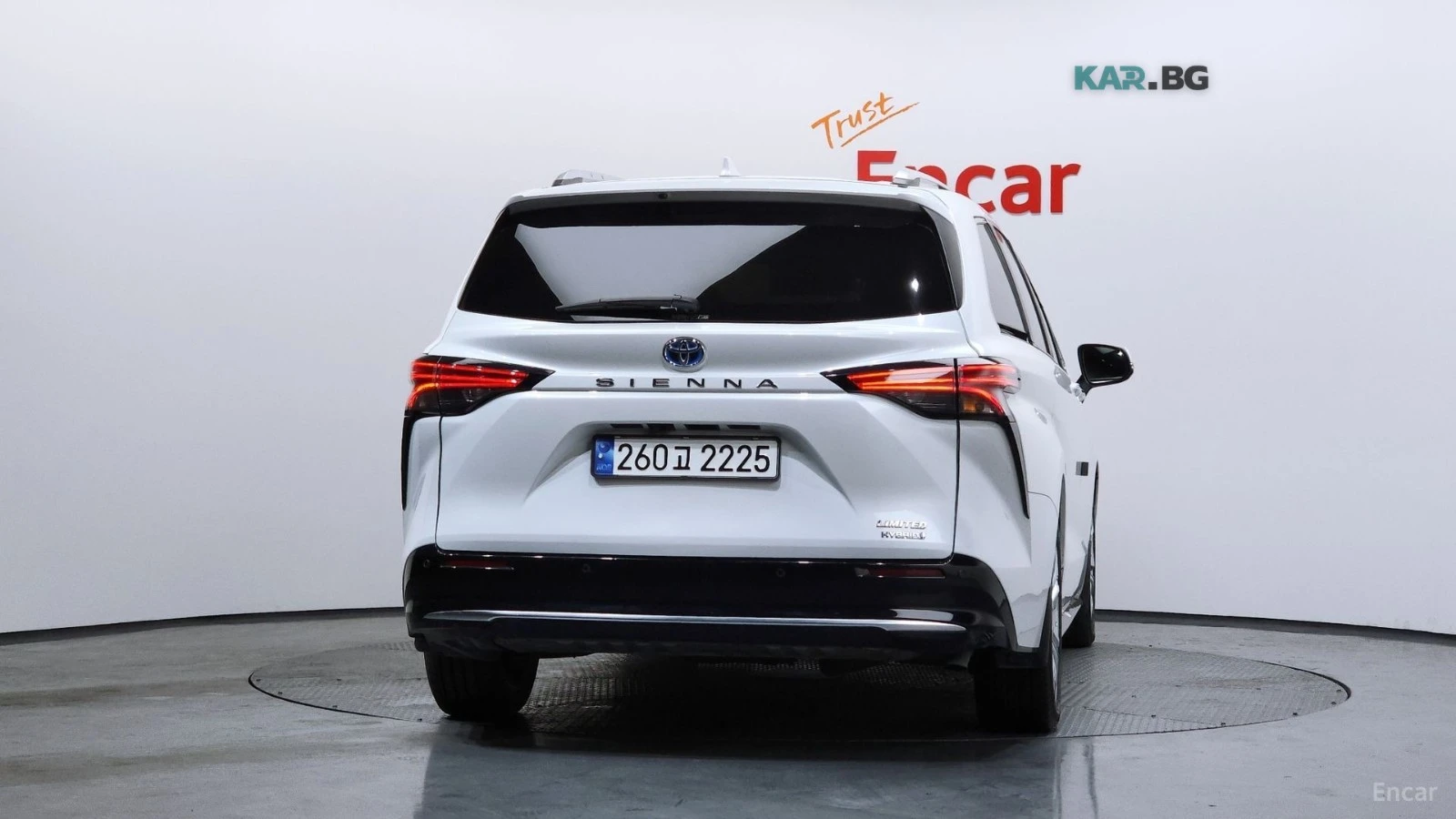 Toyota Sienna 2.5 HYBRID/HUD/360/ПОДГРЕВ/ОБДУХВАНЕ/TV, снимка 4 - Автомобили и джипове - 54902425
