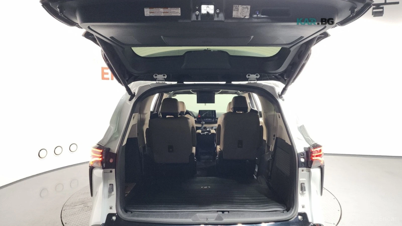 Toyota Sienna 2.5 HYBRID/HUD/360/ПОДГРЕВ/ОБДУХВАНЕ/TV, снимка 17 - Автомобили и джипове - 54902425