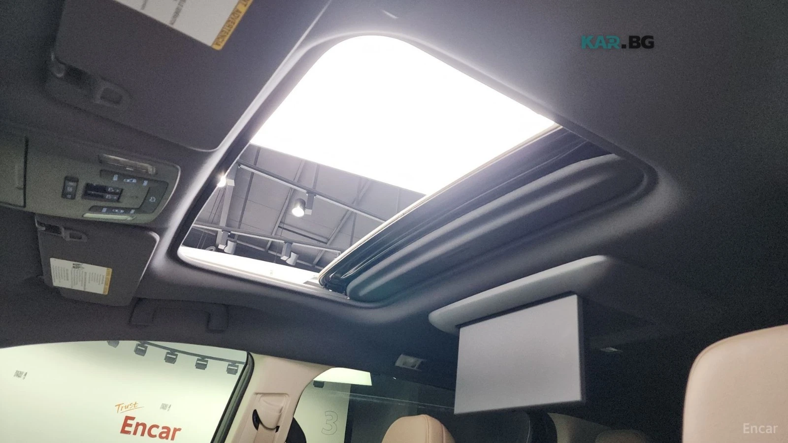 Toyota Sienna 2.5 HYBRID/HUD/360/ПОДГРЕВ/ОБДУХВАНЕ/TV, снимка 13 - Автомобили и джипове - 54902425