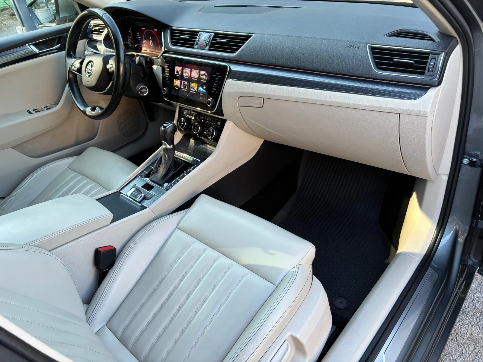 Skoda Superb 2.0TDI/4x4/Full LED/Facelift, снимка 17 - Автомобили и джипове - 55469595