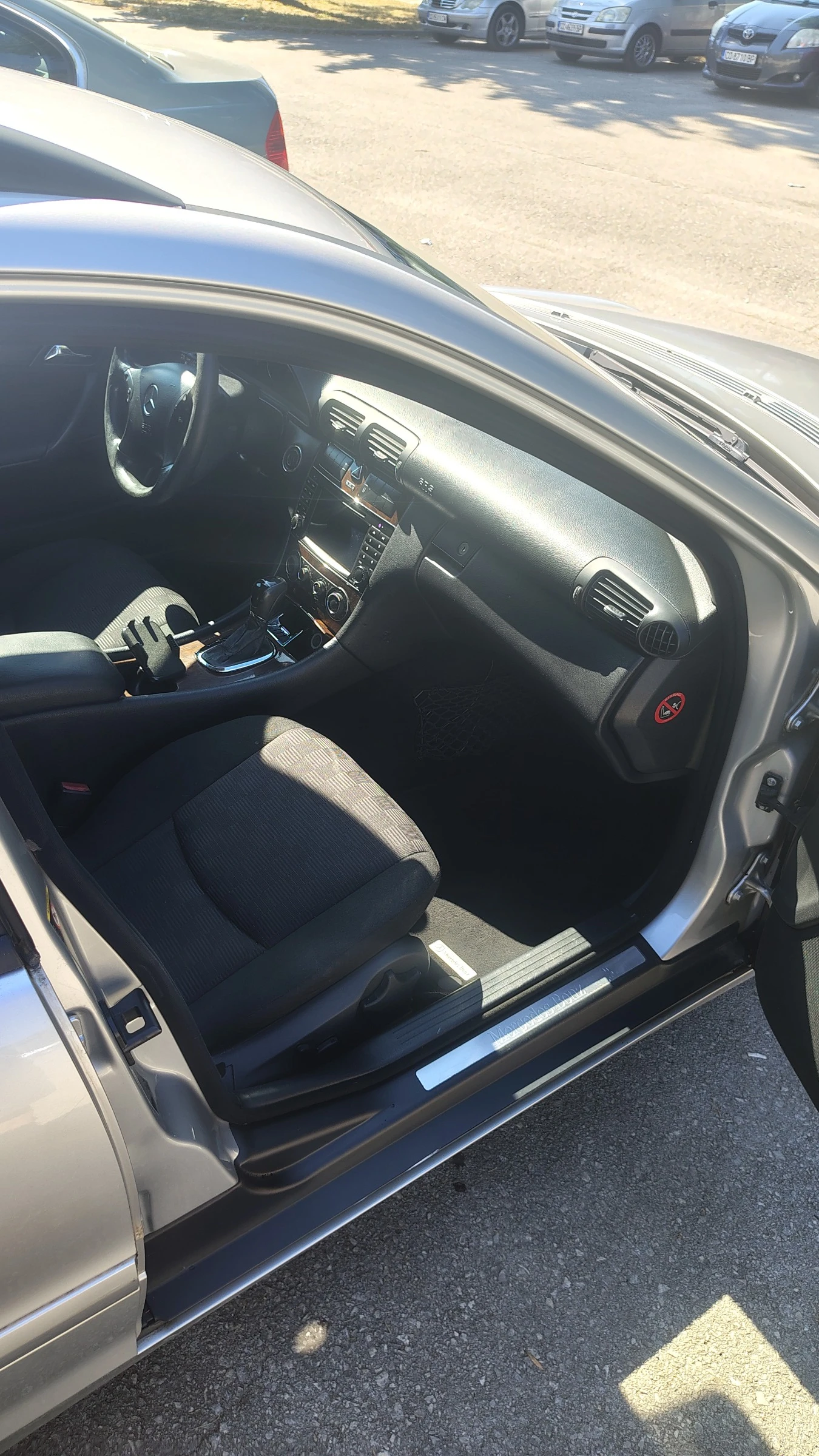 Mercedes-Benz C 220 Avantgarde, снимка 15 - Автомобили и джипове - 55480676