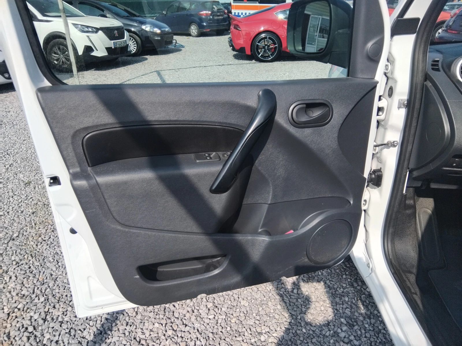 Renault Kangoo Electric/33KW, снимка 10 - Автомобили и джипове - 55775427