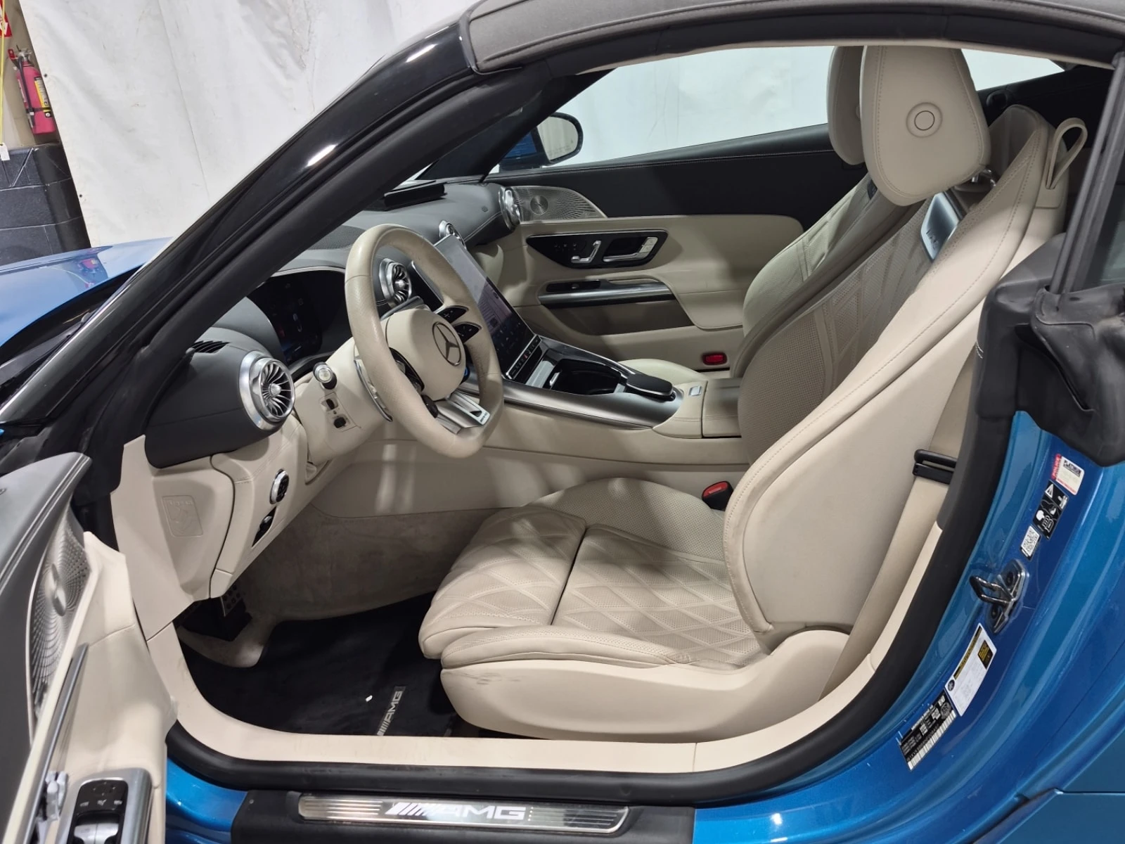Mercedes-Benz SL * AMG 63* CARFAX* АВТОКРЕДИТ БЕЗ ПЪРВОНАЧАЛНА ВНОС, снимка 5 - Автомобили и джипове - 55802911