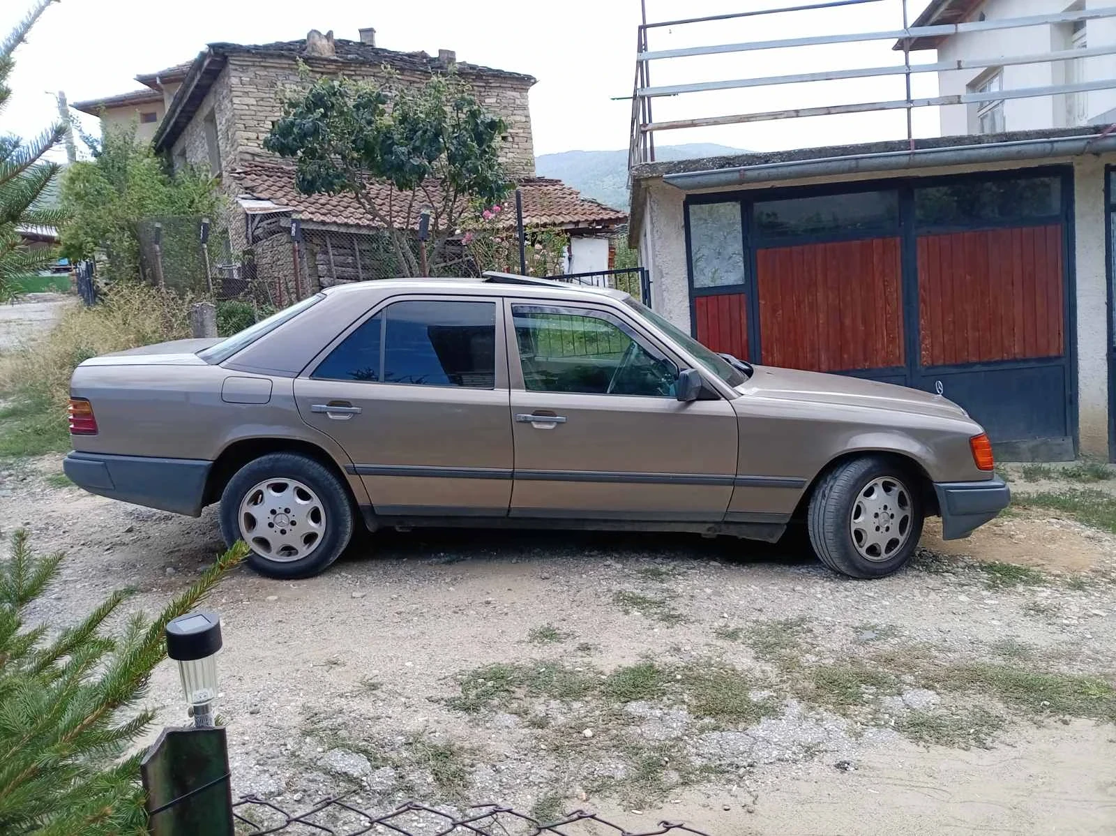 Mercedes-Benz 124, снимка 6 - Автомобили и джипове - 55877451