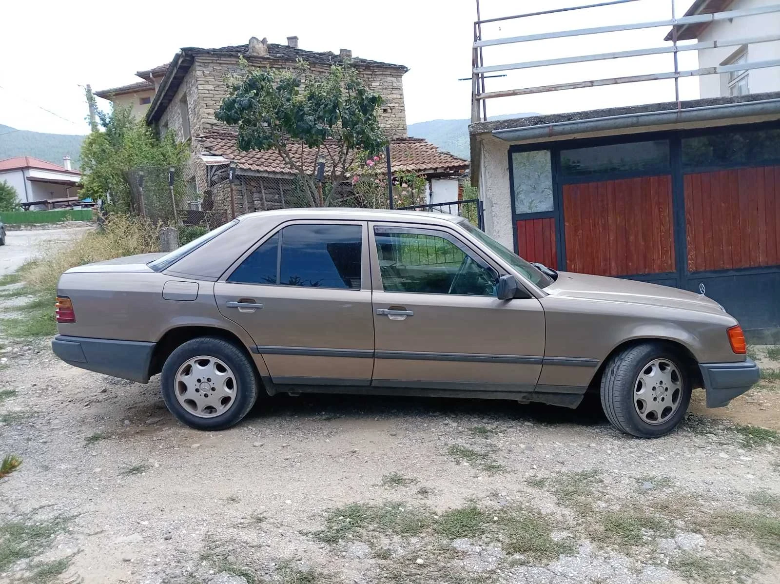 Mercedes-Benz 124