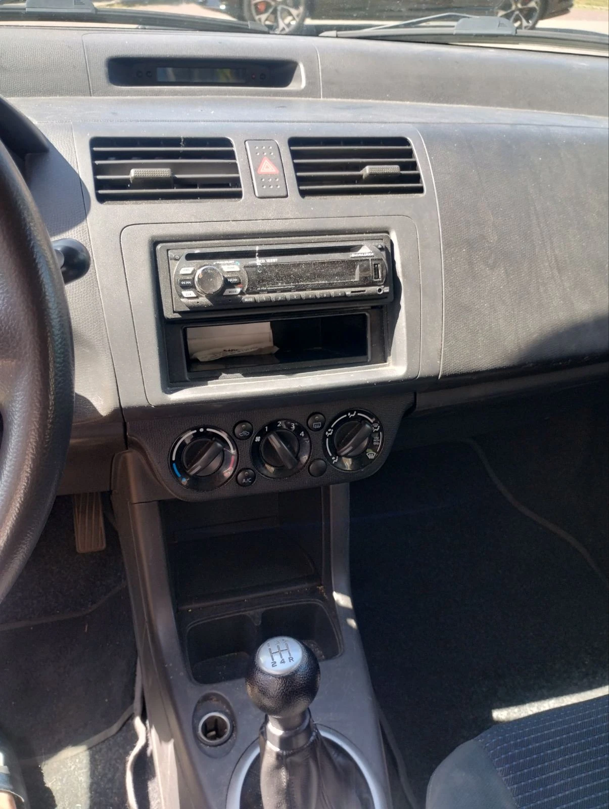 Suzuki Swift, снимка 15 - Автомобили и джипове - 56436827