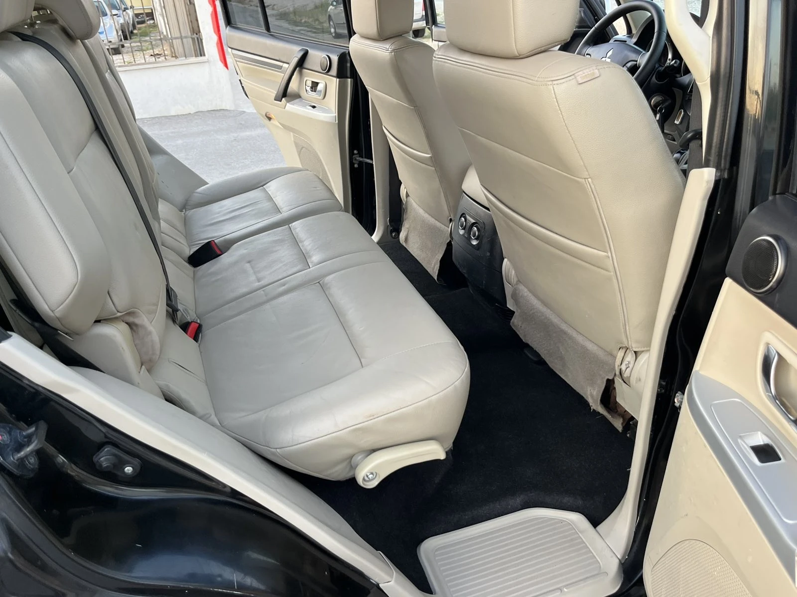 Mitsubishi Pajero 3.2 DI-D COMMON RAIL 200кс 7 МЕСТА БАВНИ БЛОКАЖ - изображение 10