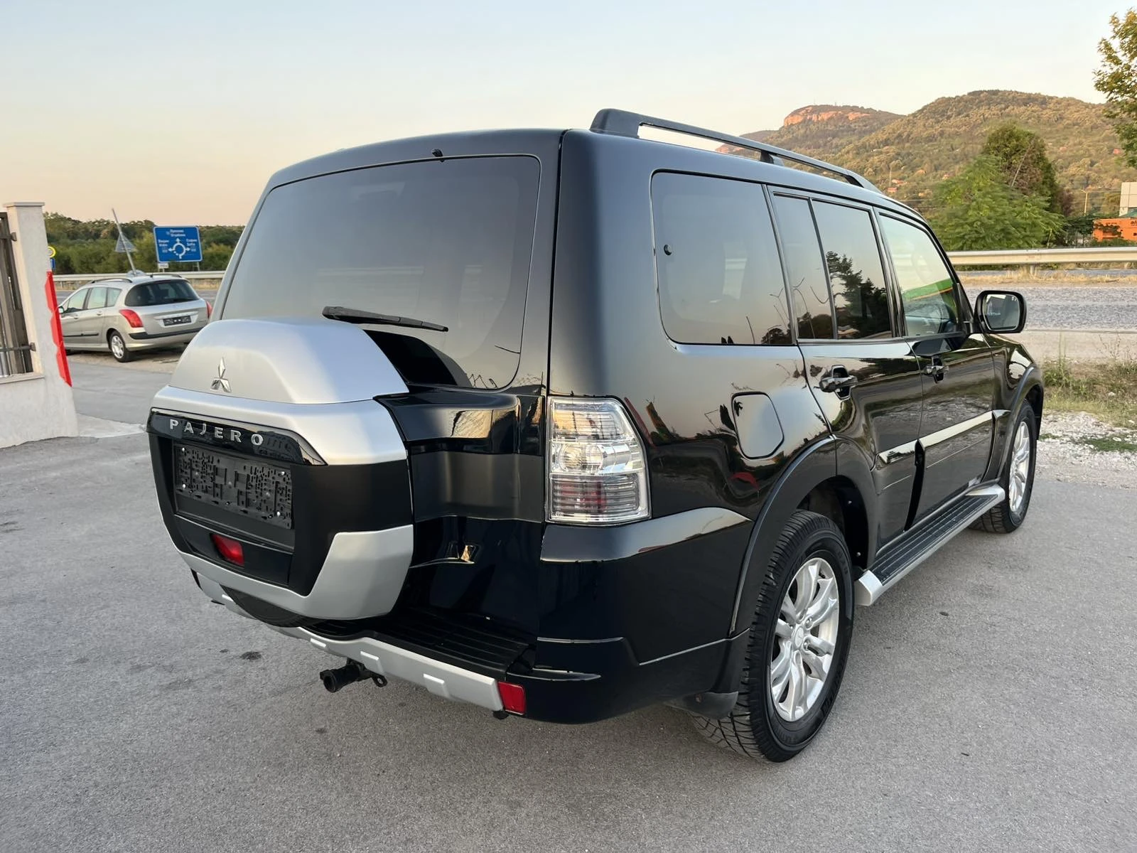 Mitsubishi Pajero 3.2 DI-D COMMON RAIL 200кс 7 МЕСТА БАВНИ БЛОКАЖ - изображение 4