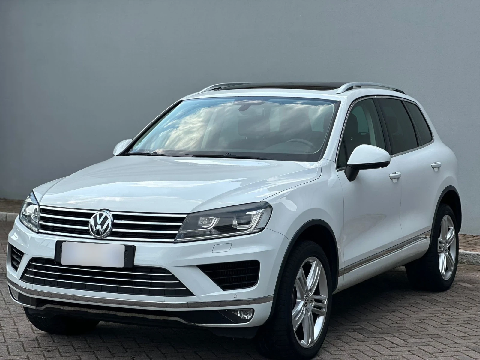 VW Touareg 3.0 TDI Tiptronic BlueMotion Techn. Executive, снимка 3 - Автомобили и джипове - 54427776