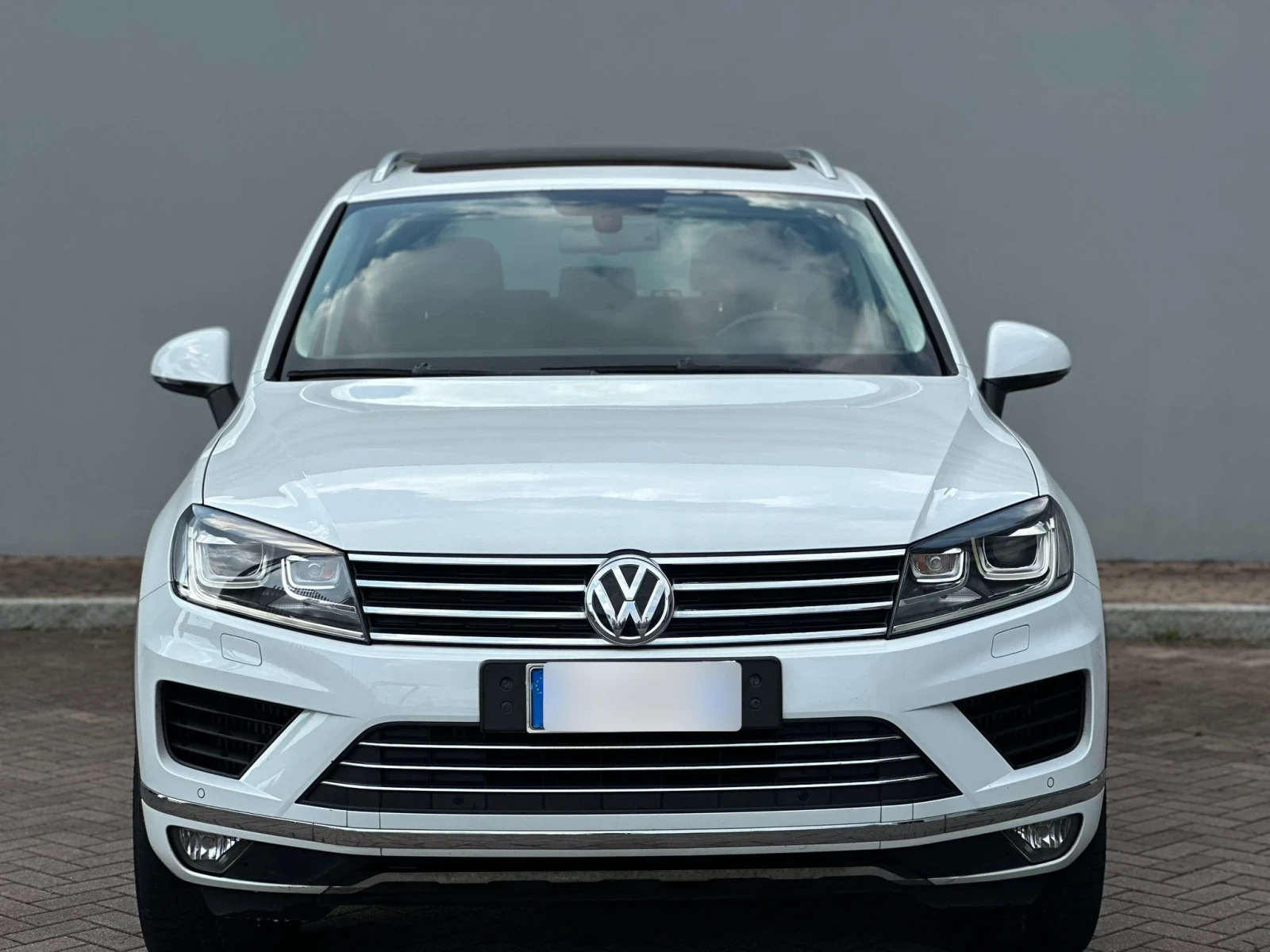 VW Touareg 3.0 TDI Tiptronic BlueMotion Techn. Executive, снимка 2 - Автомобили и джипове - 54427776