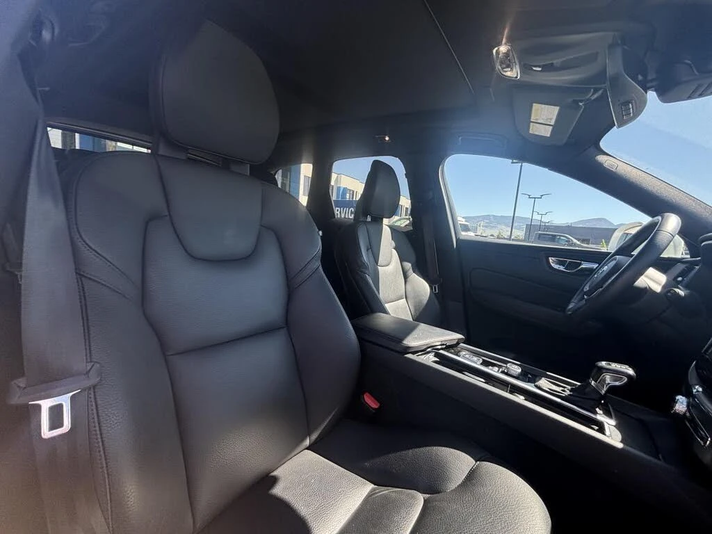 Volvo XC60 T6 Momentum AWD/Keyless/Lane Assist/B&W, снимка 15 - Автомобили и джипове - 54439369