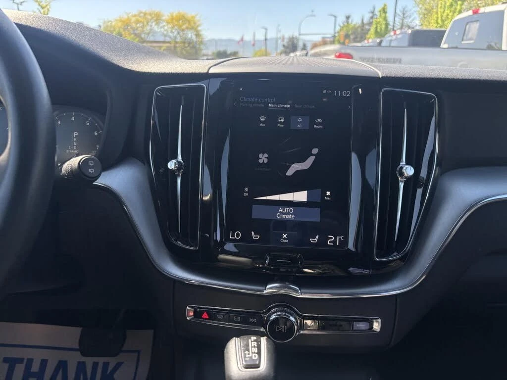 Volvo XC60 T6 Momentum AWD/Keyless/Lane Assist/B&W, снимка 14 - Автомобили и джипове - 54439369