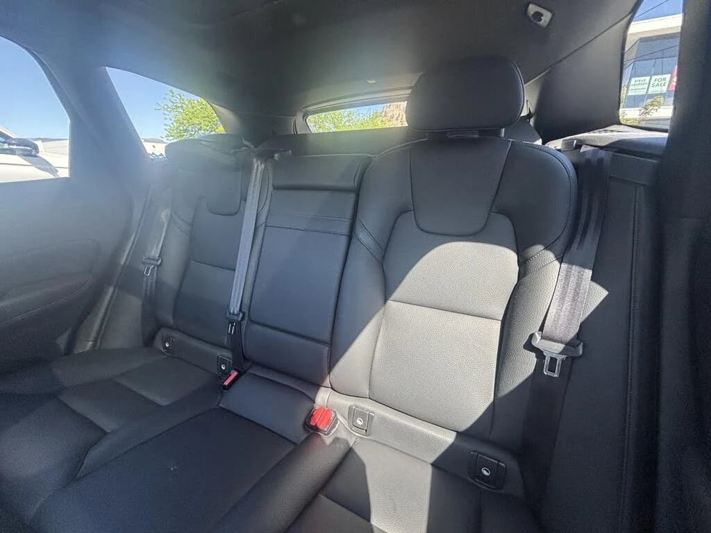 Volvo XC60 T6 Momentum AWD/Keyless/Lane Assist/B&W, снимка 16 - Автомобили и джипове - 54439369