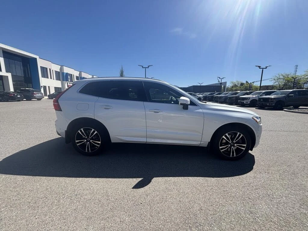 Volvo XC60 T6 Momentum AWD/Keyless/Lane Assist/B&W, снимка 8 - Автомобили и джипове - 54439369