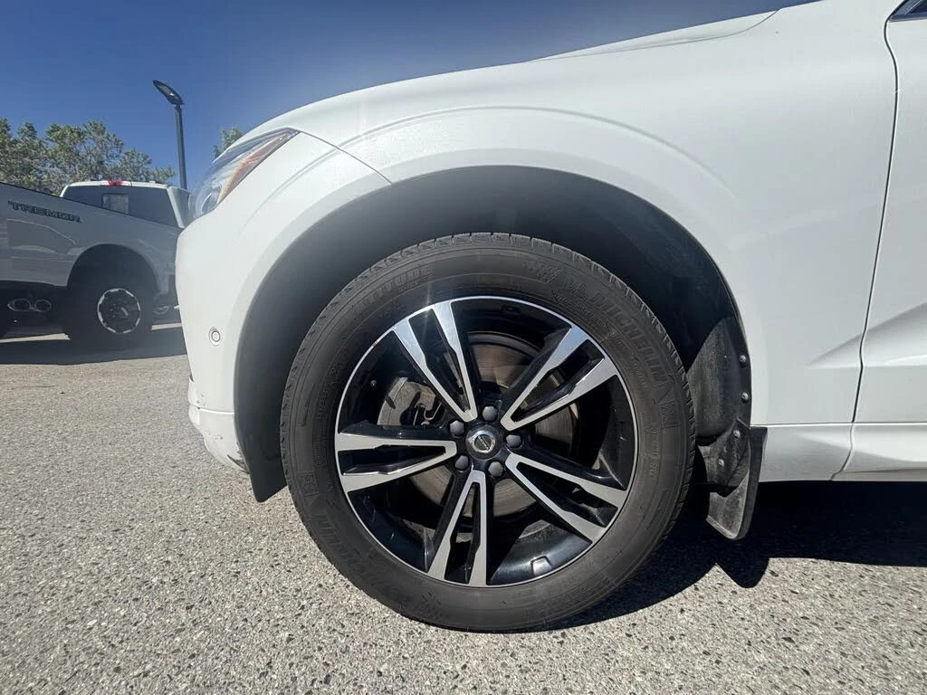 Volvo XC60 T6 Momentum AWD/Keyless/Lane Assist/B&W, снимка 10 - Автомобили и джипове - 54439369