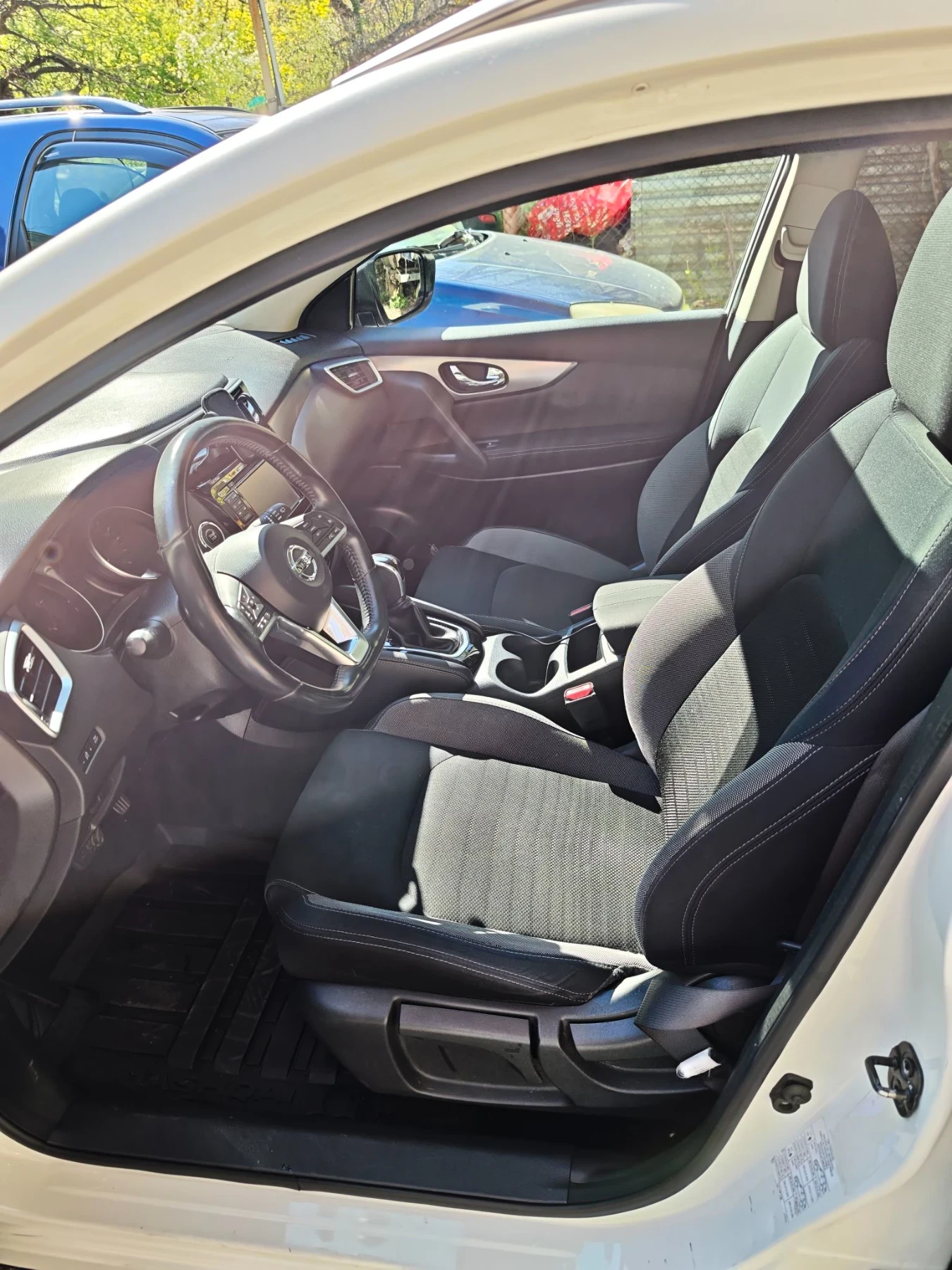 Nissan Qashqai 1.6dci , снимка 8 - Автомобили и джипове - 55900603