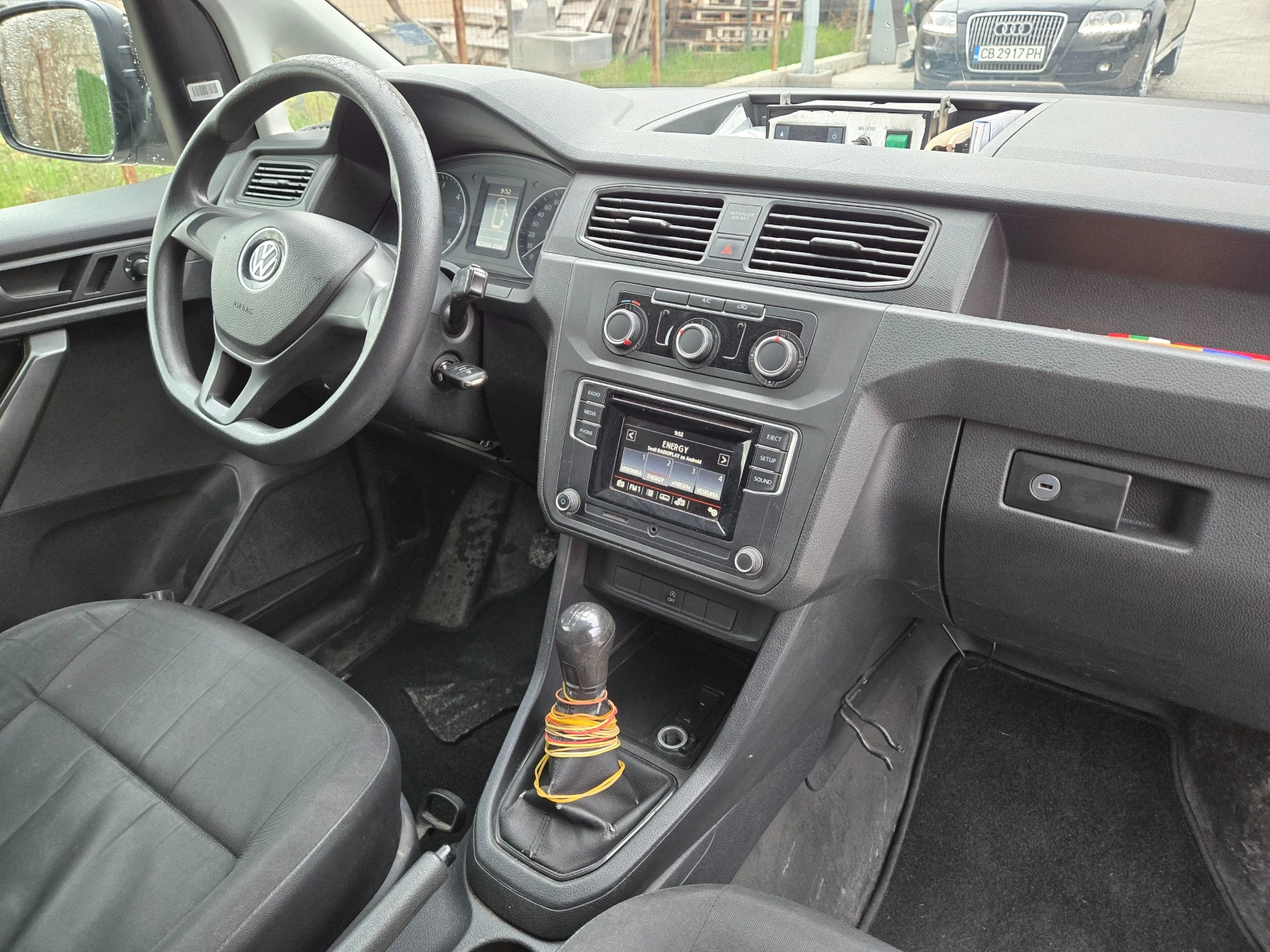 VW Caddy 2.0 TDI Maxi Хладилен Нави Клима Парктроник, снимка 11 - Бусове и автобуси - 54150265