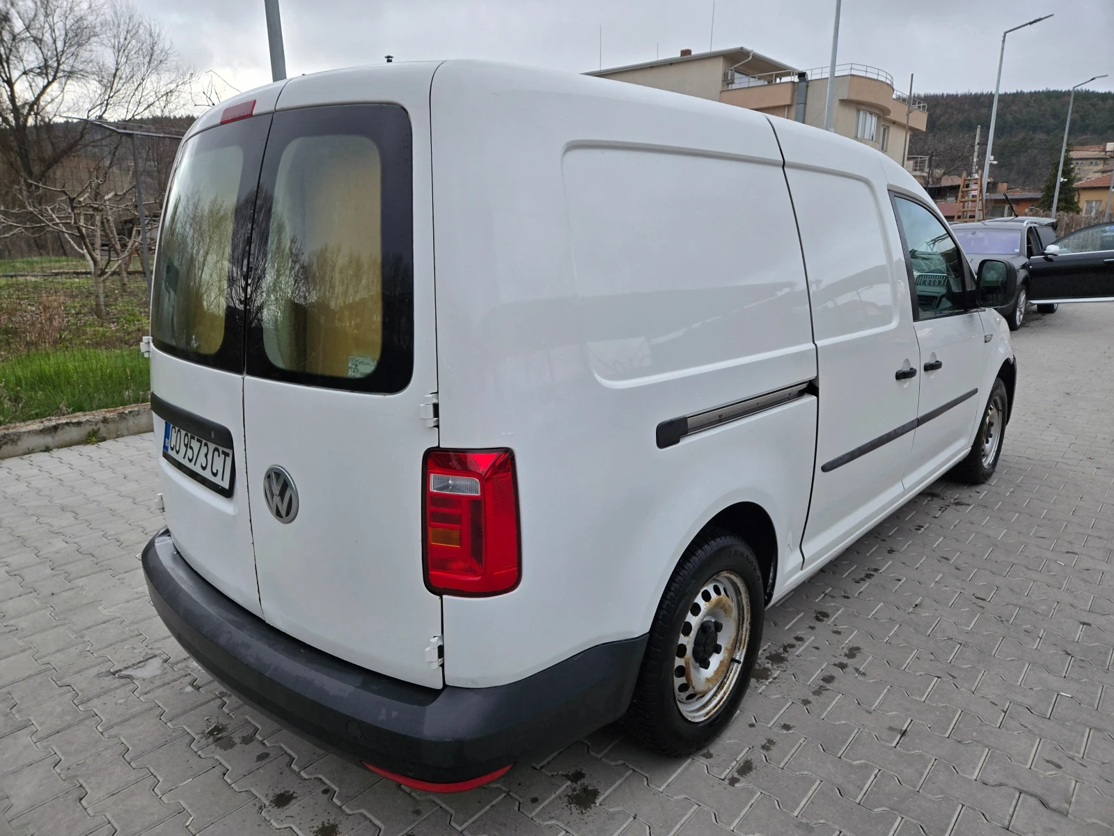 VW Caddy 2.0 TDI Maxi Хладилен Нави Клима Парктроник, снимка 5 - Бусове и автобуси - 54150265