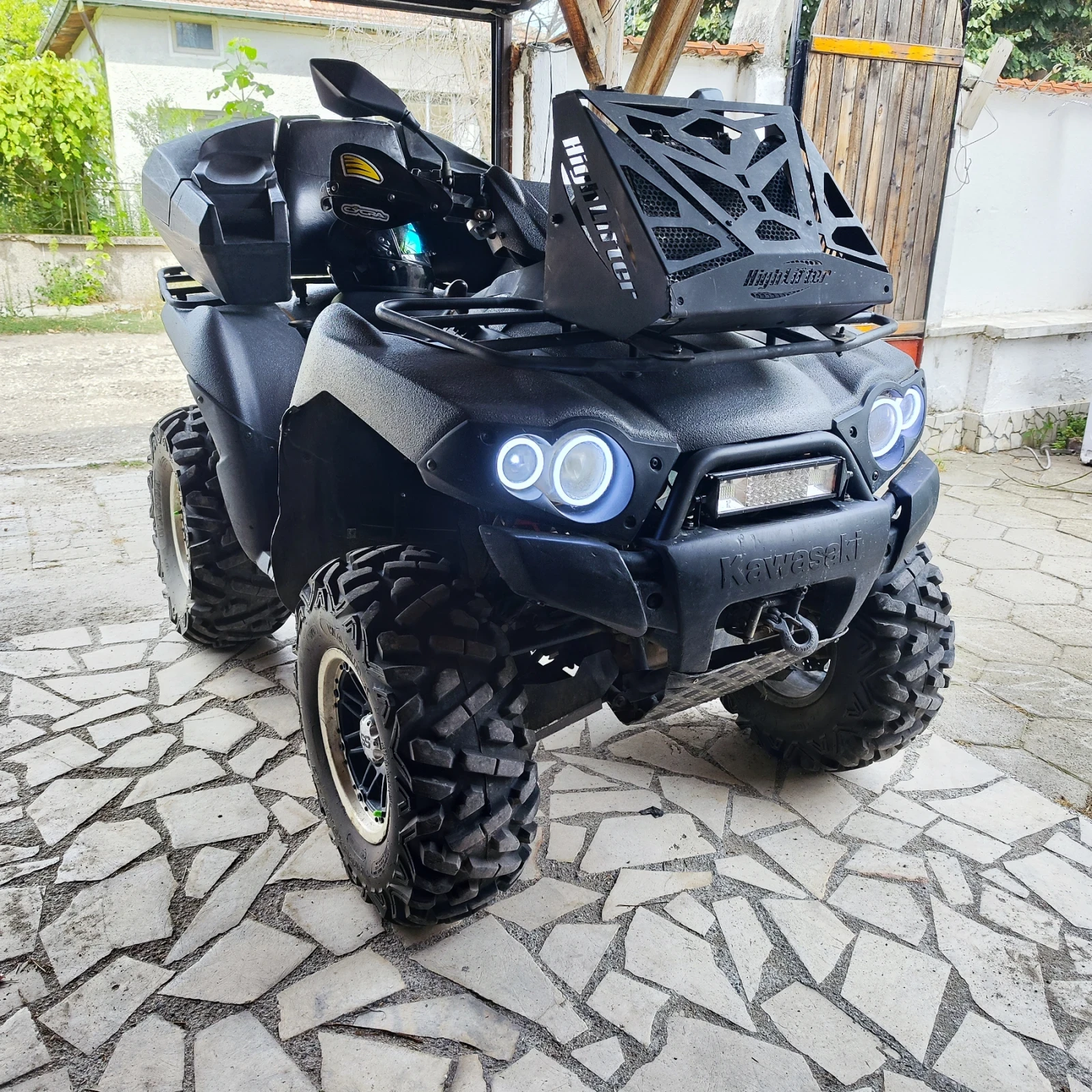 Kawasaki Brute Force с много доработки и екстри