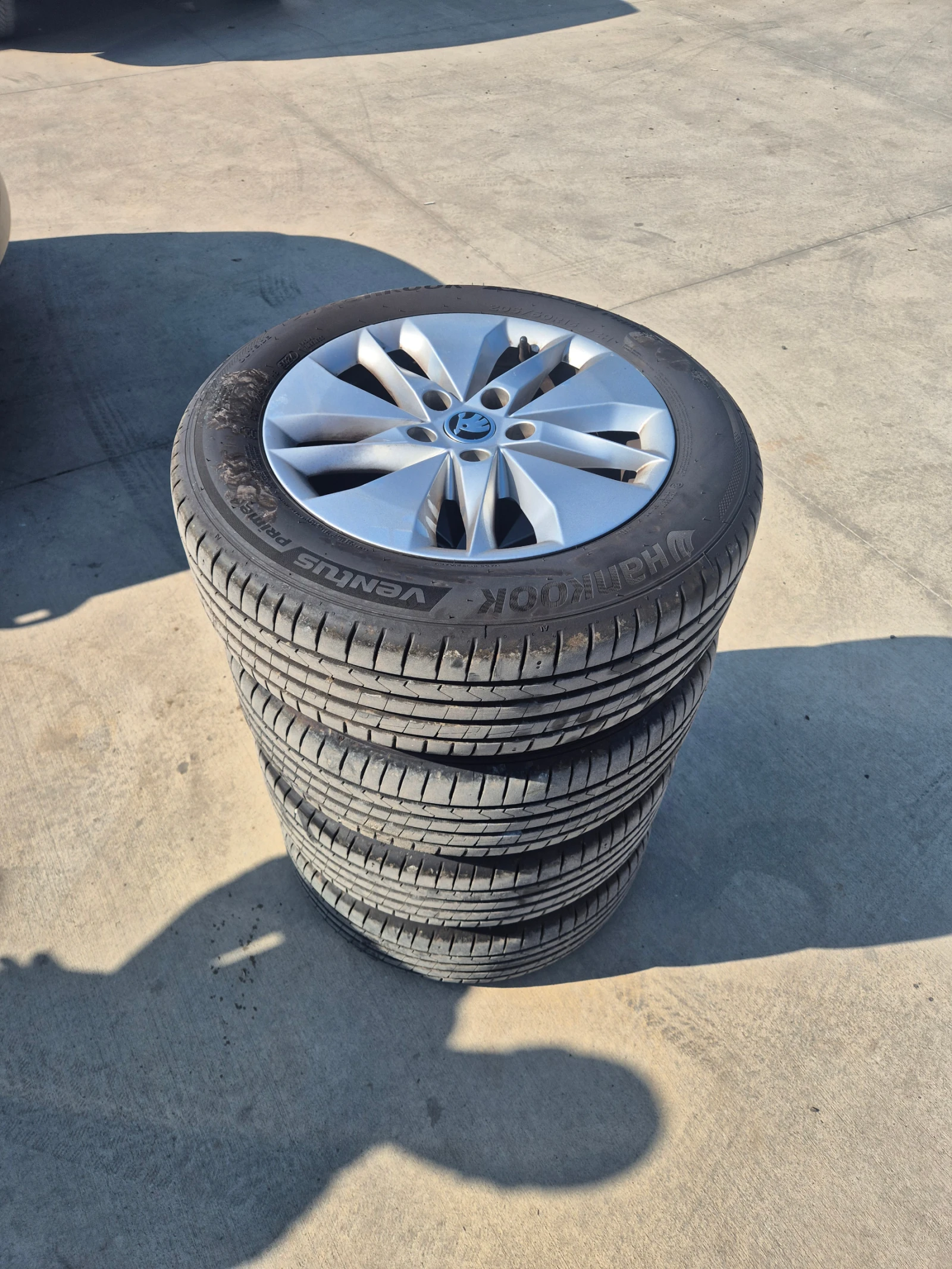 Гуми с джанти Goodyear 205/60R16, снимка 2 - Гуми и джанти - 53736331