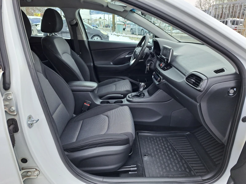 Hyundai I30 1.6CRDI AUTOMATIK, снимка 9 - Автомобили и джипове - 48666928