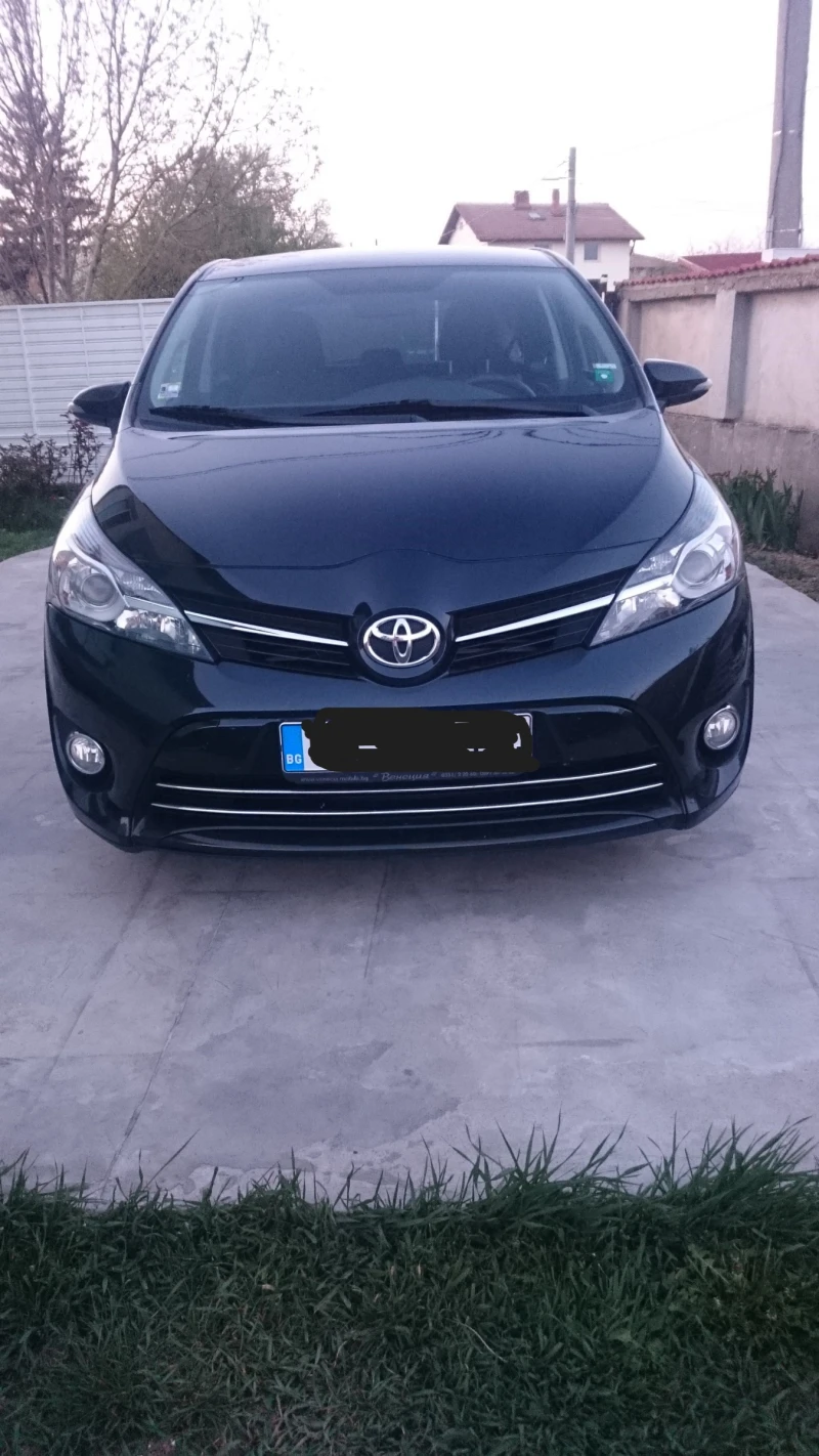 Toyota Verso Комби, снимка 1 - Автомобили и джипове - 49315004