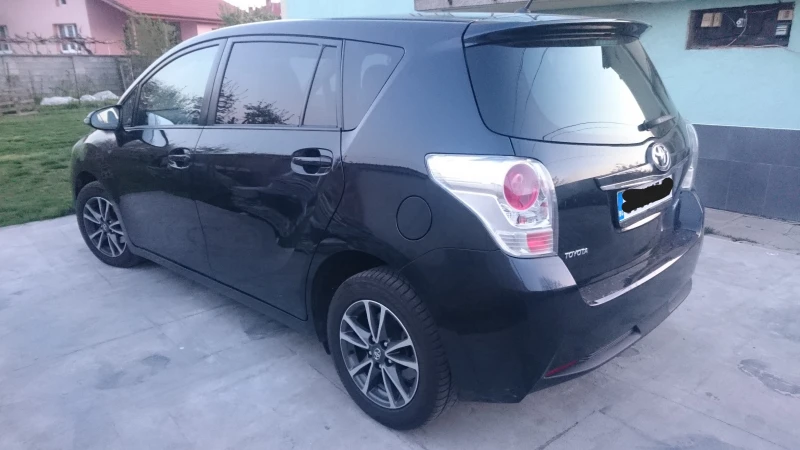 Toyota Verso Комби, снимка 3 - Автомобили и джипове - 49315004