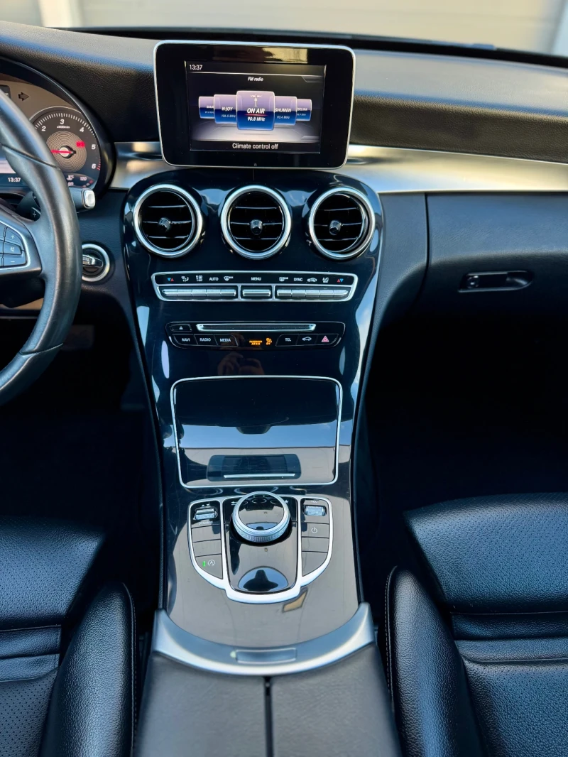 Mercedes-Benz C 220 AMG Line, снимка 12 - Автомобили и джипове - 52552985