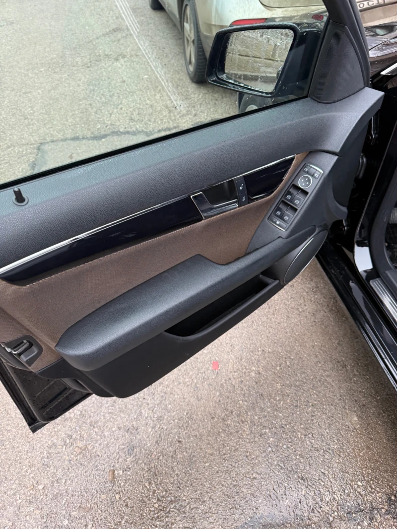 Mercedes-Benz C 220 105000кт, снимка 6 - Автомобили и джипове - 53431531