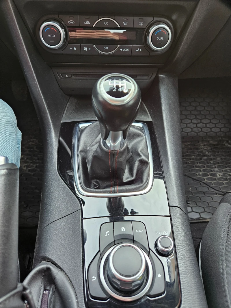 Mazda 3 Гаражна, CarPlay/Android Auto, снимка 7 - Автомобили и джипове - 53479506