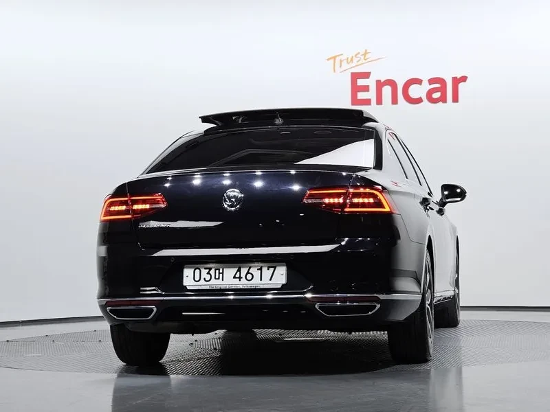 VW Passat 2.0 TDI, снимка 4 - Автомобили и джипове - 54299830