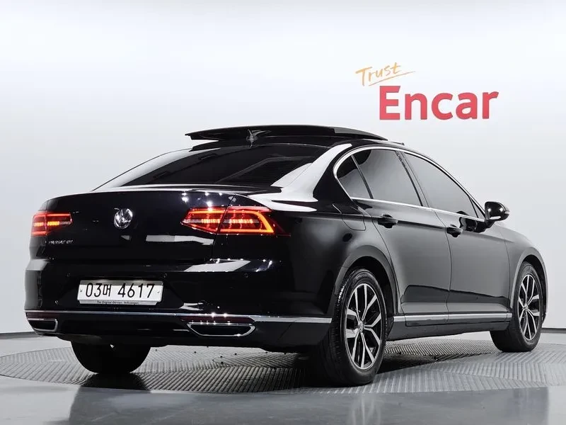 VW Passat 2.0 TDI, снимка 2 - Автомобили и джипове - 54299830