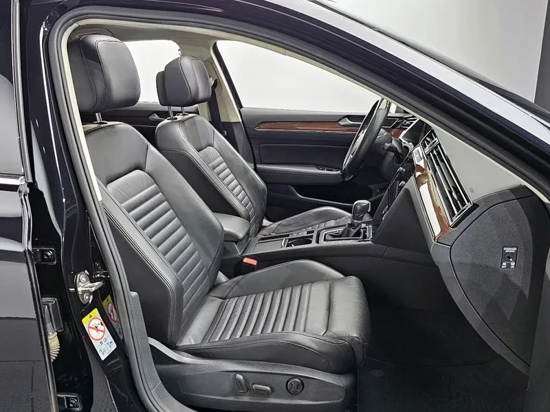 VW Passat 2.0 TDI, снимка 10 - Автомобили и джипове - 54299830