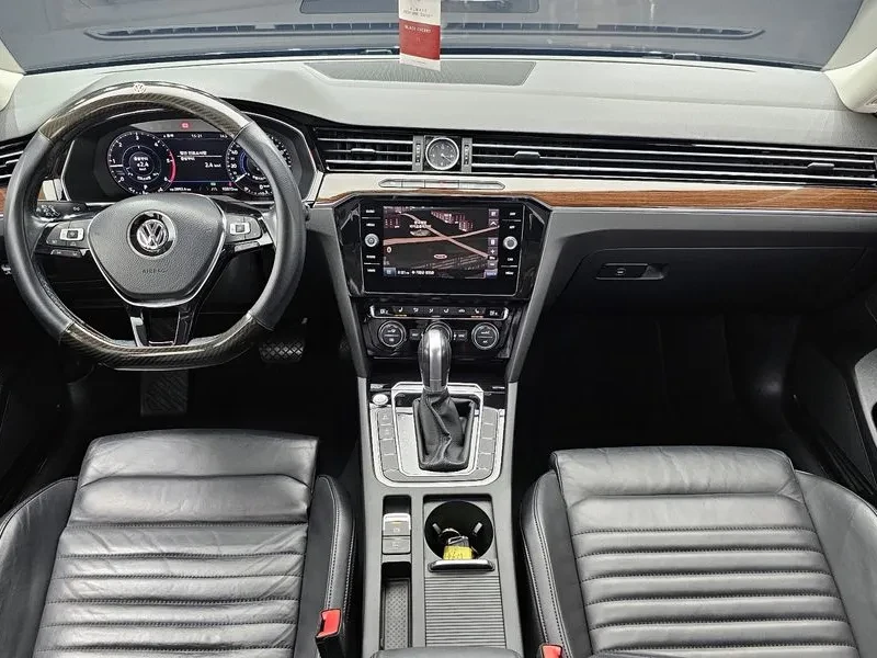 VW Passat 2.0 TDI, снимка 7 - Автомобили и джипове - 54299830