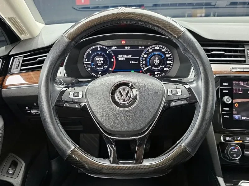 VW Passat 2.0 TDI, снимка 13 - Автомобили и джипове - 54299830