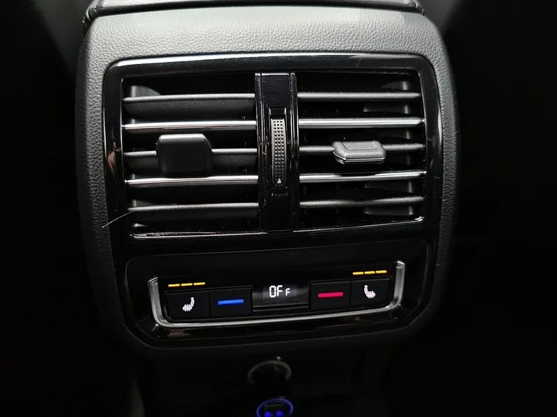 VW Passat 2.0 TDI, снимка 17 - Автомобили и джипове - 54299830