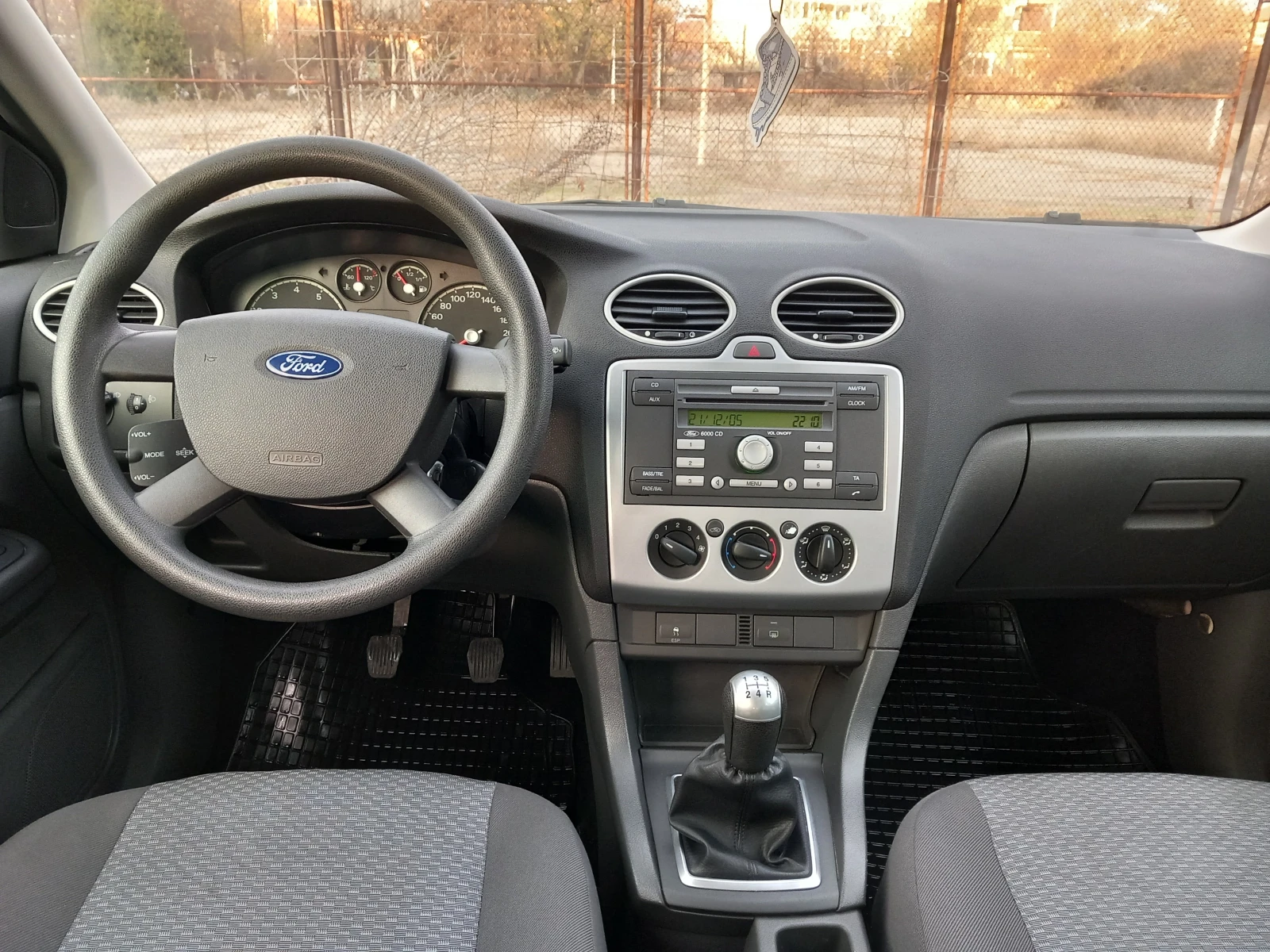 Ford Focus 1.4i 80кс климатик - изображение 9