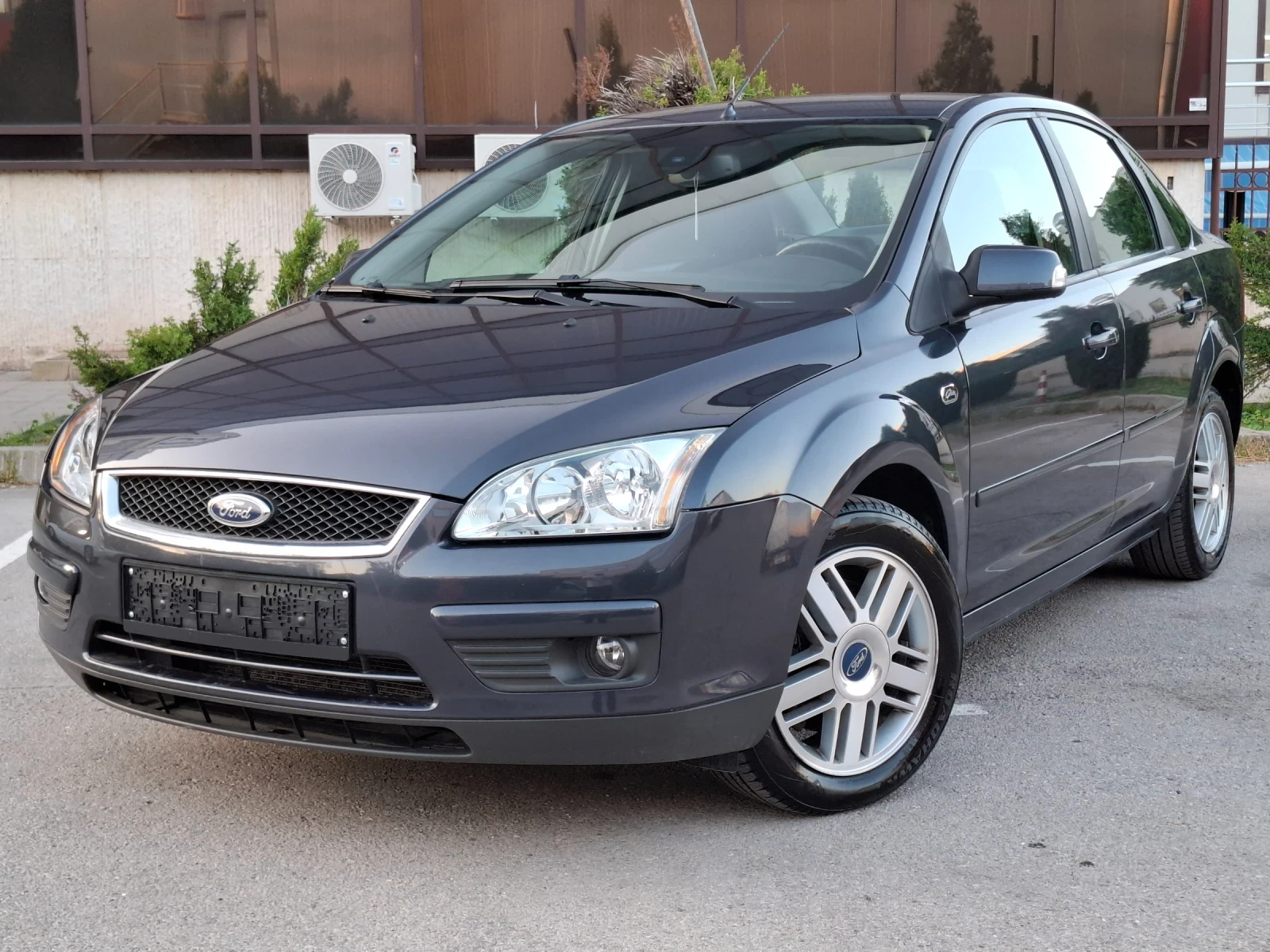 Ford Focus 2.0i 16v * КЛИМАТРОНИК * АВТОМАТИК * ЛИЗИНГ *  - изображение 2