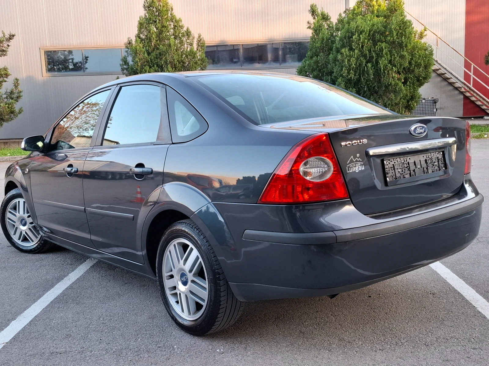 Ford Focus 2.0i 16v * КЛИМАТРОНИК * АВТОМАТИК * ЛИЗИНГ *  - изображение 6
