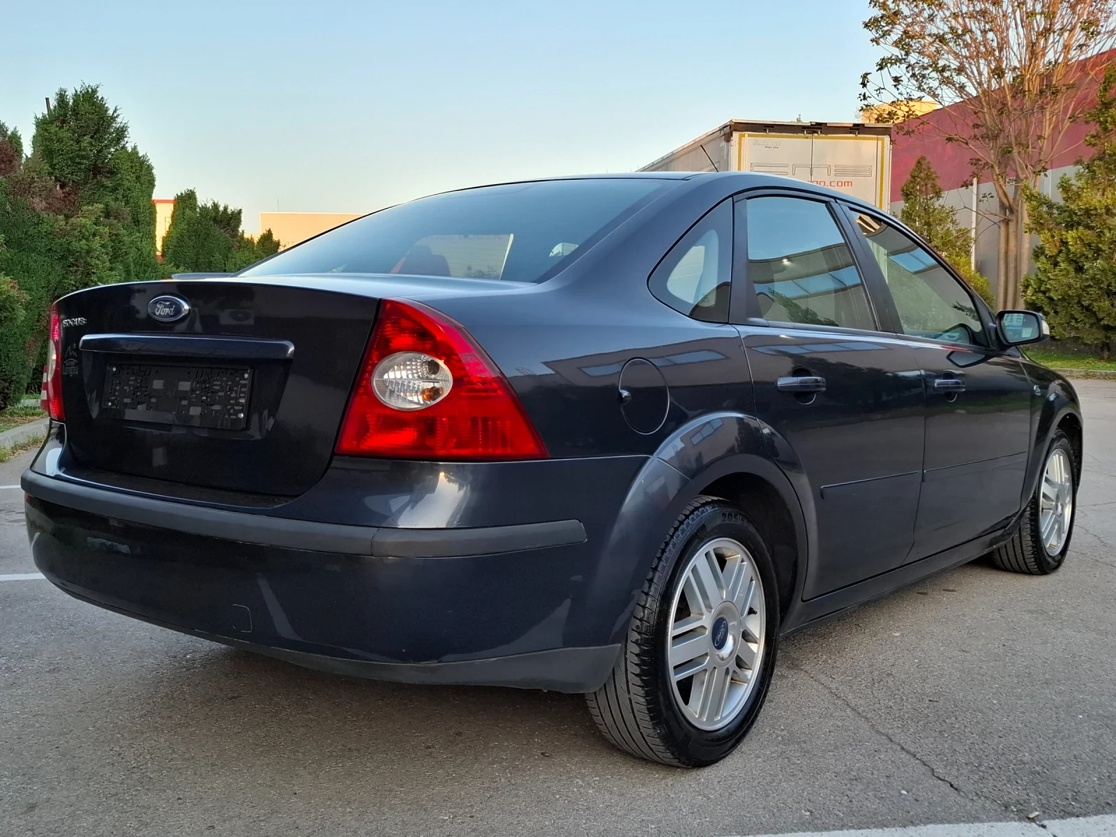 Ford Focus 2.0i 16v * КЛИМАТРОНИК * АВТОМАТИК * ЛИЗИНГ *  - изображение 4