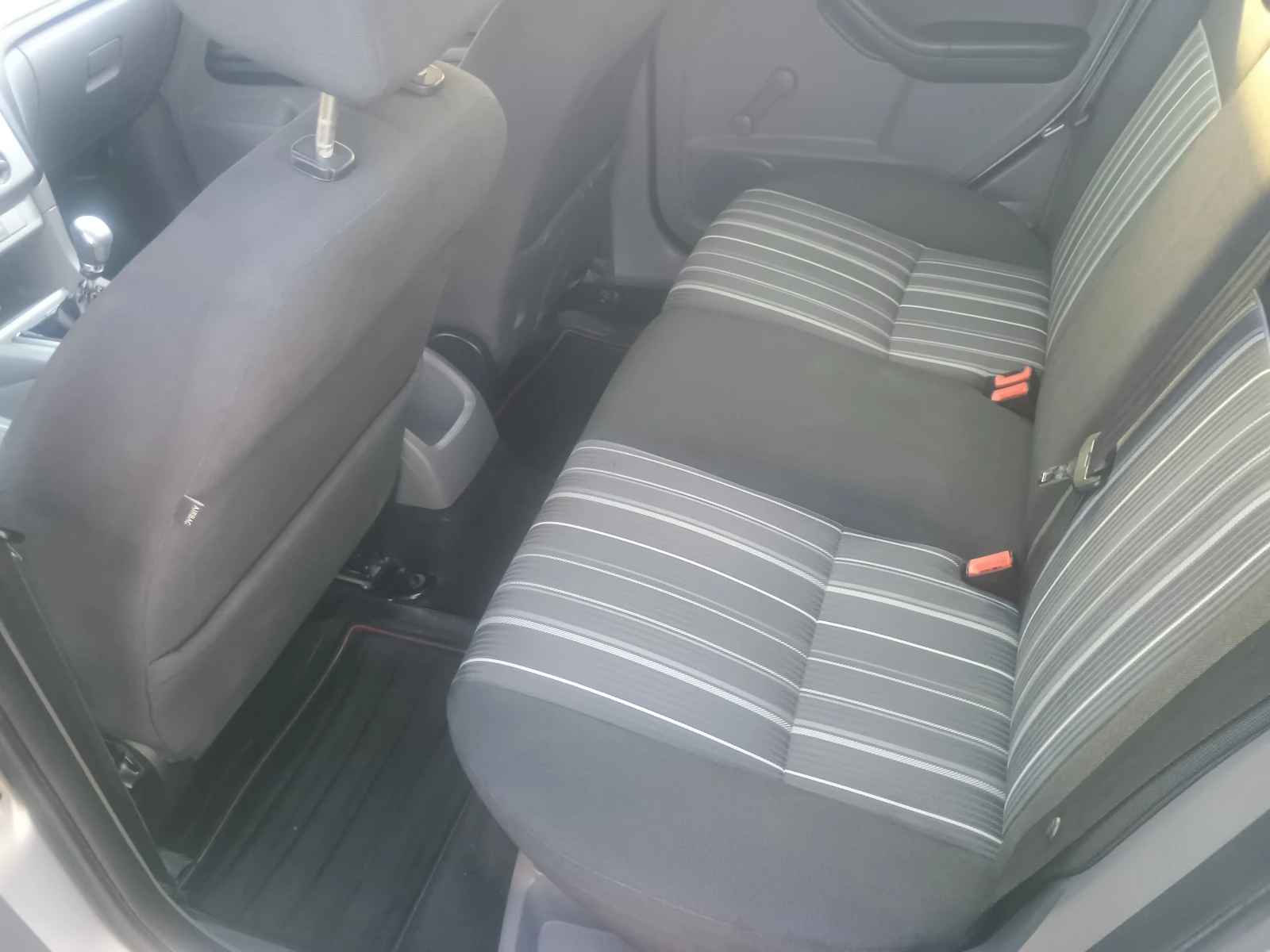 Ford Focus 1.6i feislift - изображение 10