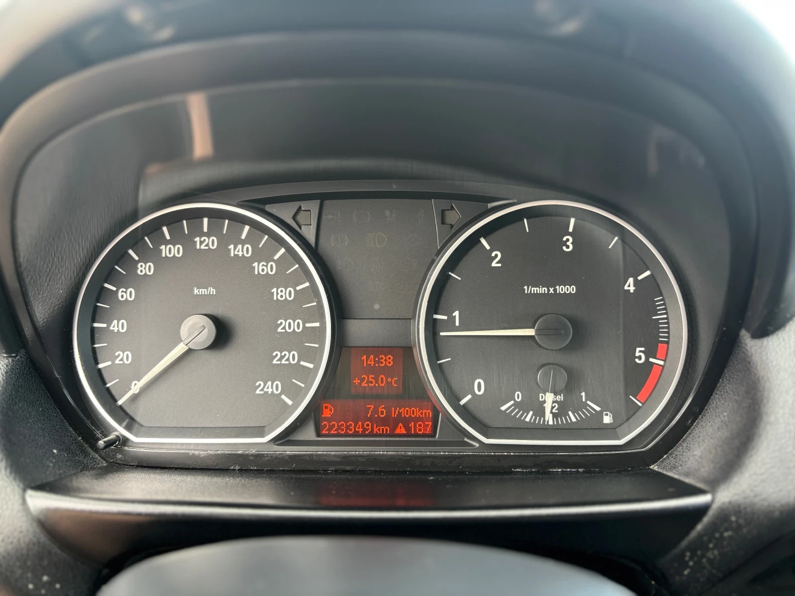 BMW 118 2.0 D - 122 к.с. - изображение 9